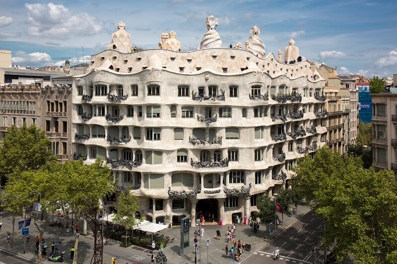 50个最具标志性的现代建筑- Casa Milà